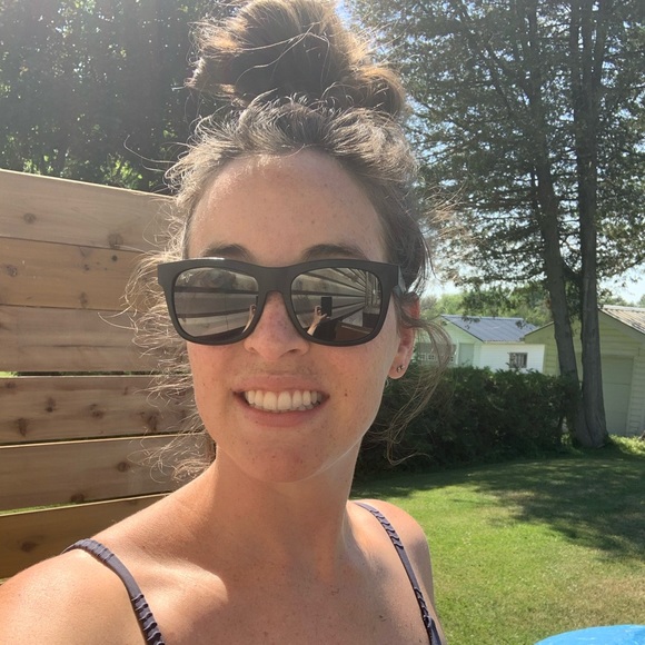 Meet your Posher, Cassy - Picture 1 of 1